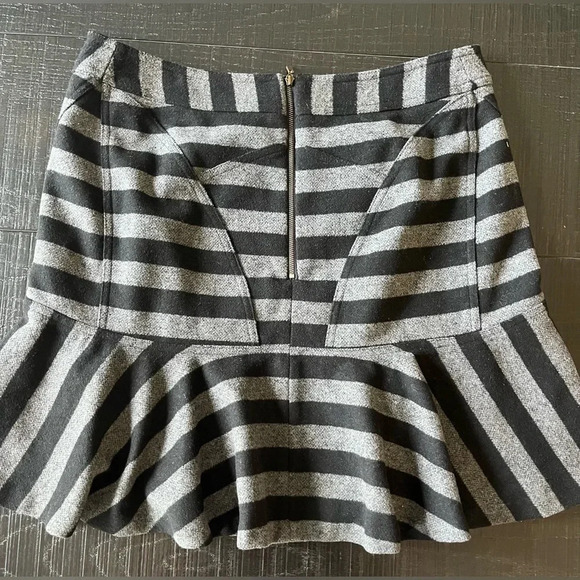 Worthington tulip skirt black gray stripe SZ 10 - Picture 5 of 6